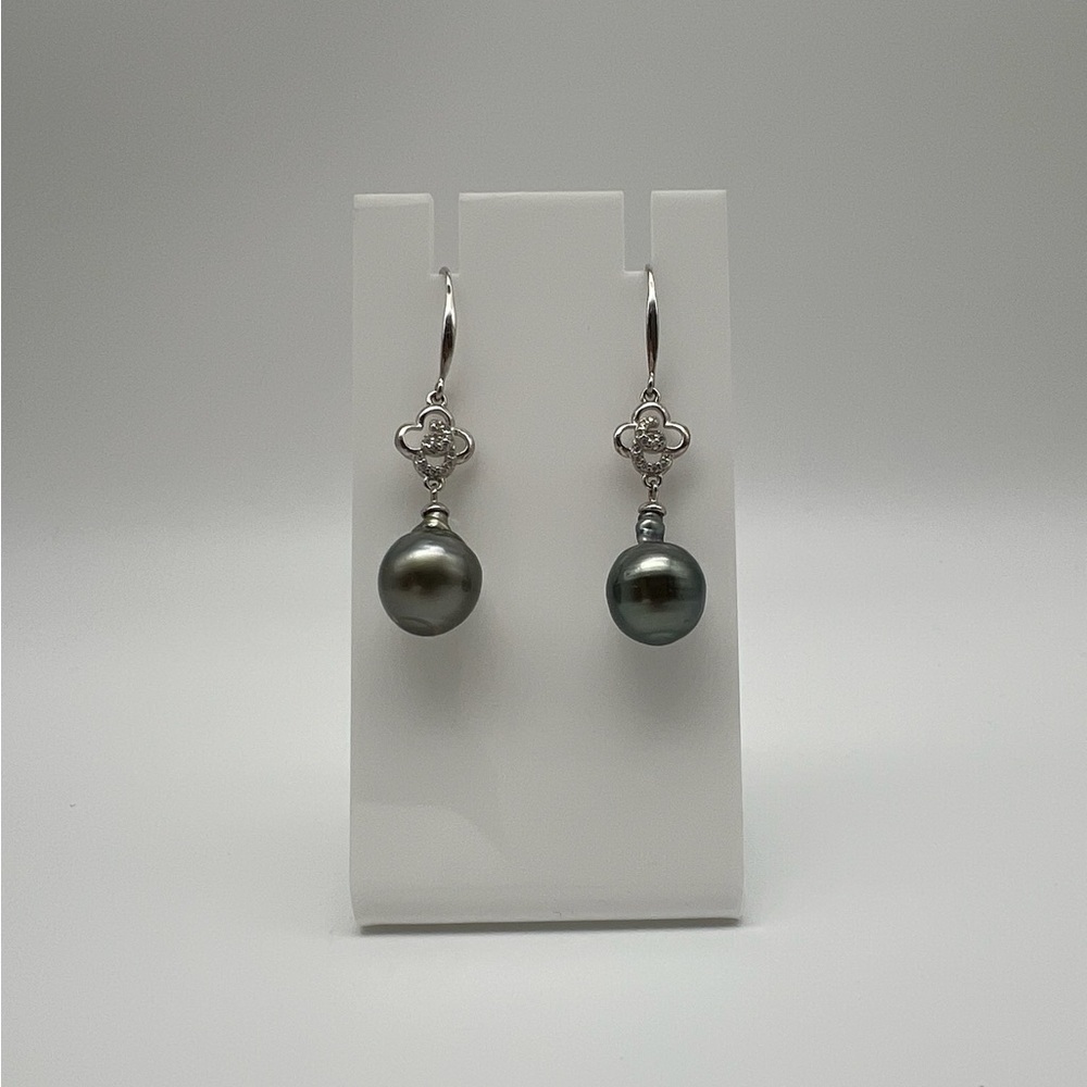 Elegant Silver and Black Pearl Earrings